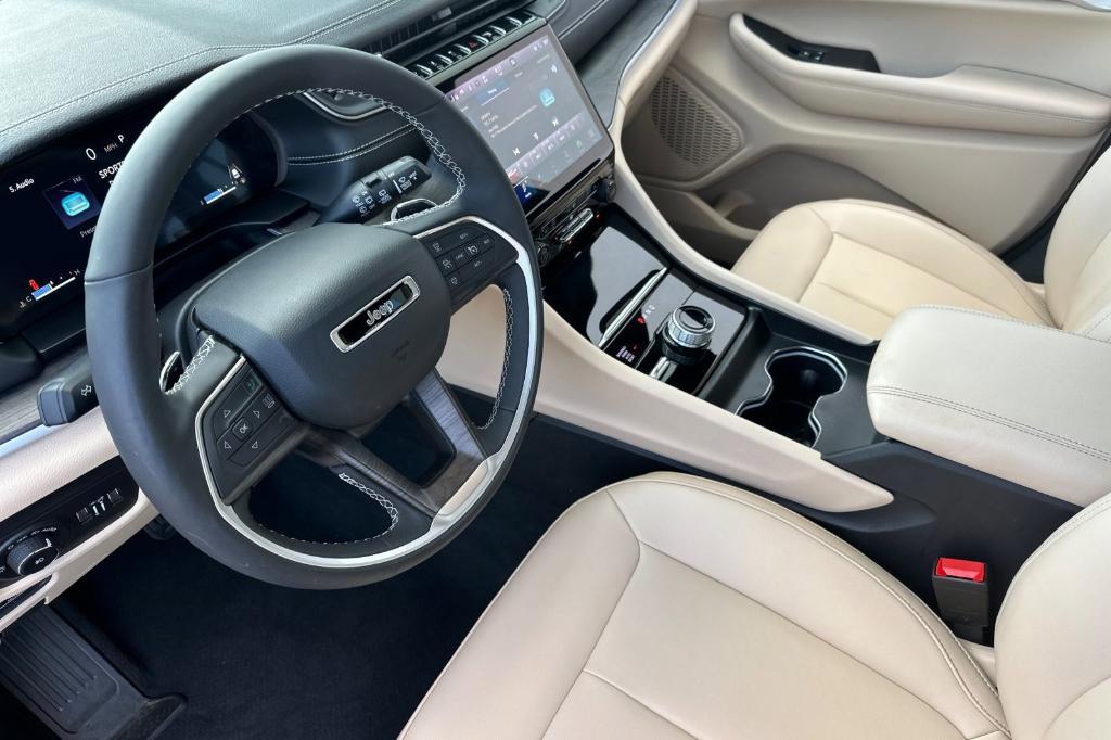 used 2024 Jeep Grand Cherokee car, priced at $36,999