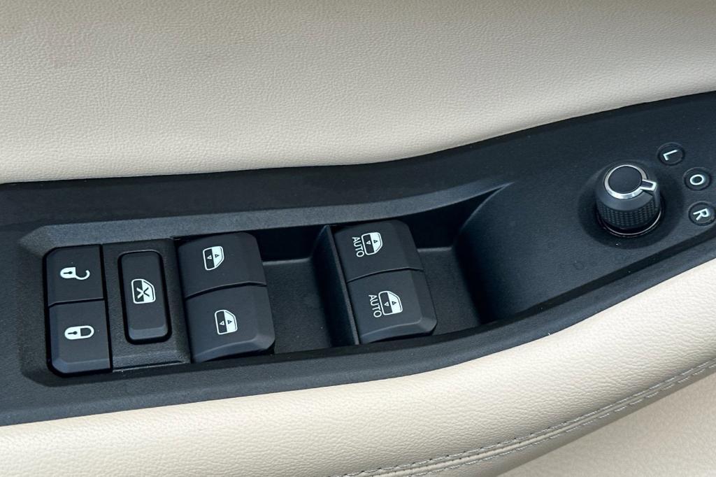 used 2024 Jeep Grand Cherokee car, priced at $36,999