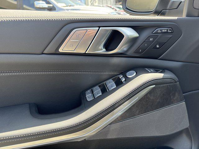 new 2026 BMW X7 car, priced at $89,425