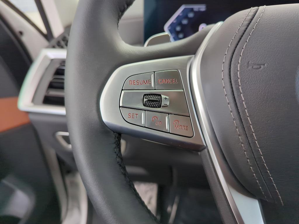 new 2025 BMW X7 car, priced at $93,400