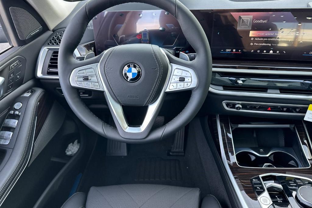 new 2025 BMW X7 car, priced at $93,550