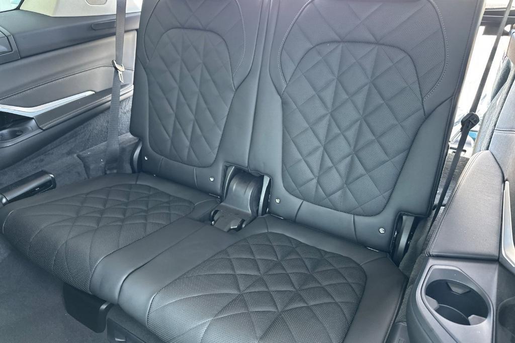 new 2025 BMW X7 car, priced at $93,550
