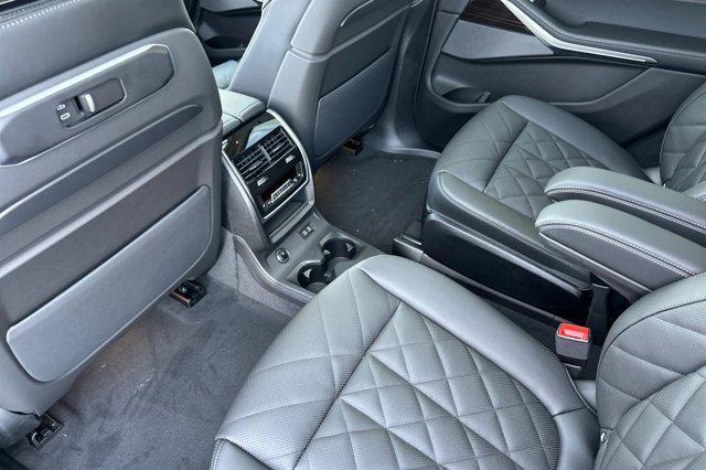new 2025 BMW X7 car, priced at $93,550