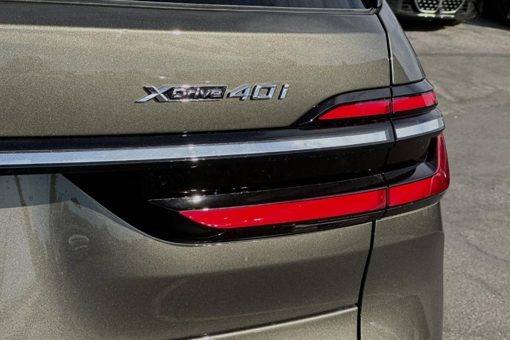 new 2025 BMW X7 car, priced at $93,550