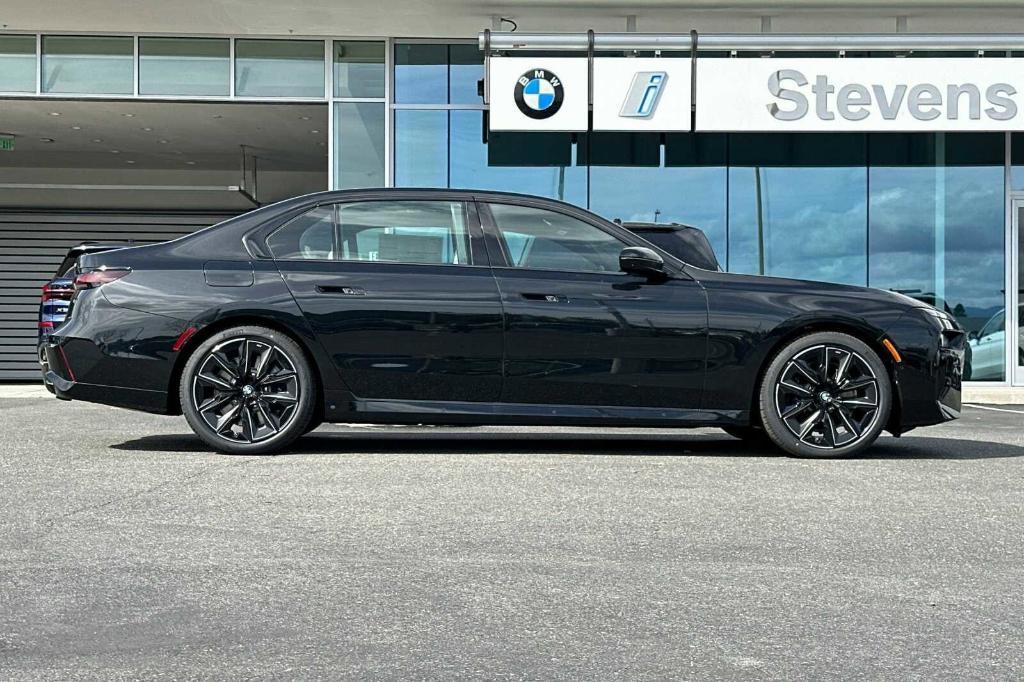 new 2024 BMW 760 car, priced at $143,905