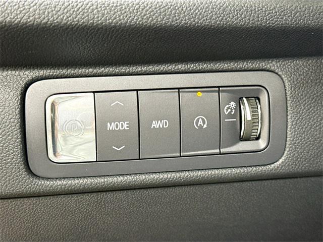 new 2025 Chevrolet Traverse car, priced at $46,674