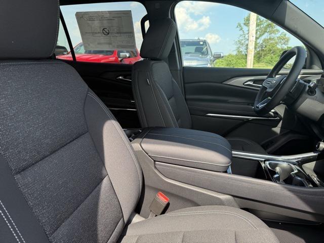new 2025 Chevrolet Traverse car, priced at $40,637