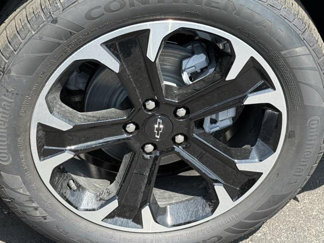 new 2026 Chevrolet Equinox car, priced at $28,090