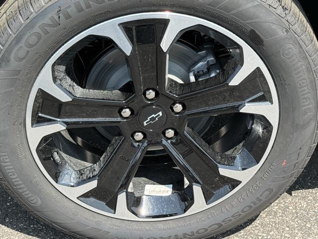 new 2026 Chevrolet Equinox car, priced at $28,090