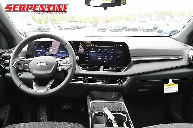 new 2025 Chevrolet Equinox car, priced at $28,495