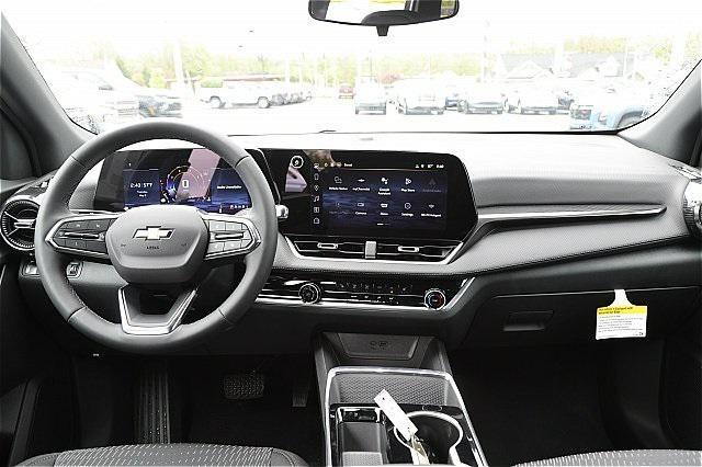 new 2025 Chevrolet Equinox car, priced at $28,495