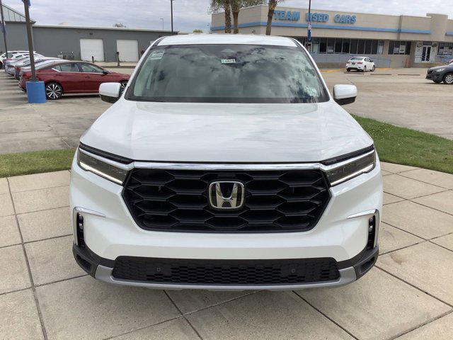 new 2025 Honda Pilot car, priced at $45,450