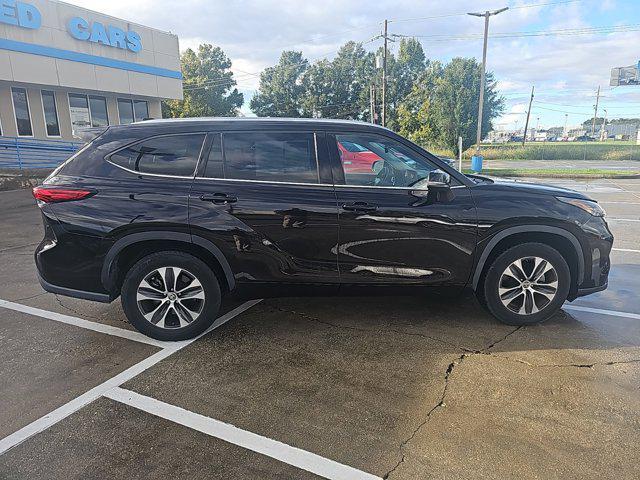 used 2021 Toyota Highlander car, priced at $31,533