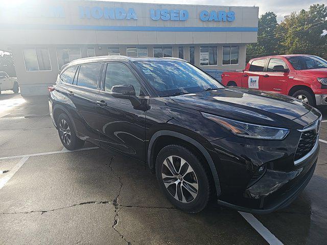 used 2021 Toyota Highlander car, priced at $31,533