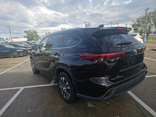 used 2021 Toyota Highlander car, priced at $31,533