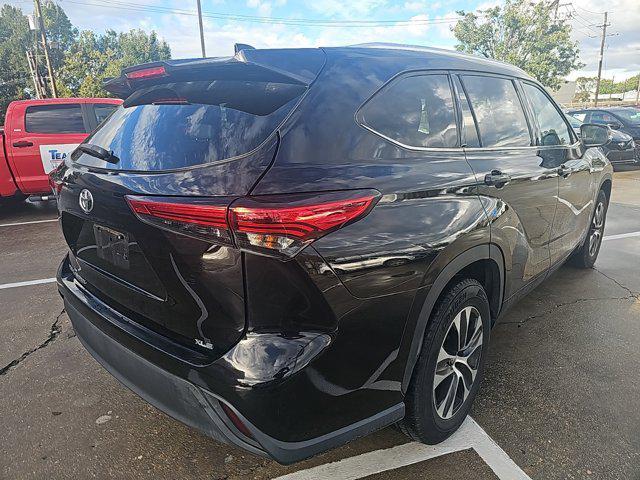 used 2021 Toyota Highlander car, priced at $31,533