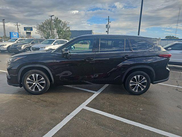 used 2021 Toyota Highlander car, priced at $31,533