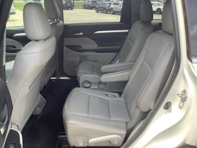 used 2016 Toyota Highlander car, priced at $20,966