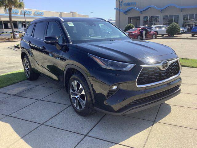 used 2022 Toyota Highlander car, priced at $32,933