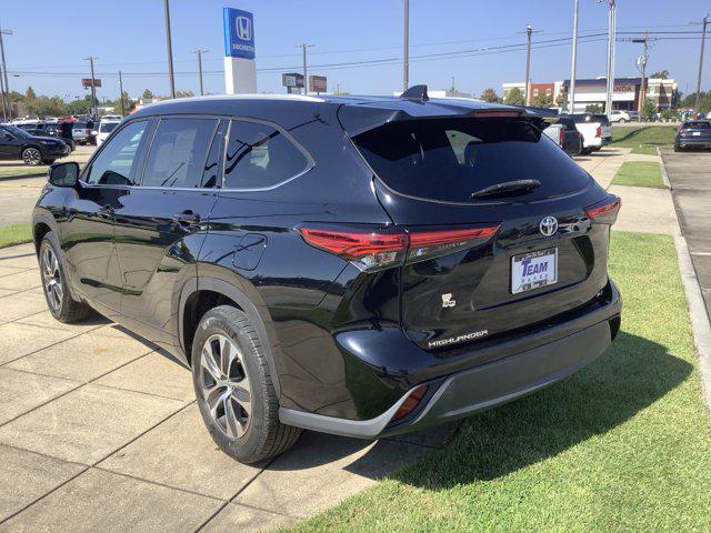 used 2022 Toyota Highlander car, priced at $32,933