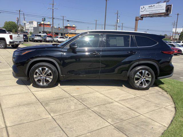 used 2022 Toyota Highlander car, priced at $32,933