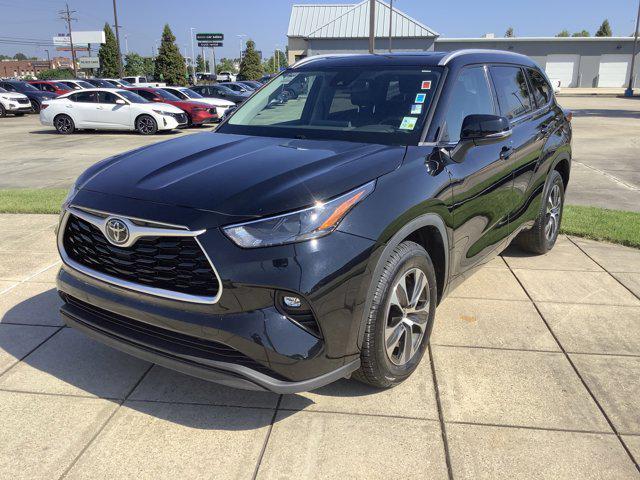 used 2022 Toyota Highlander car, priced at $32,933