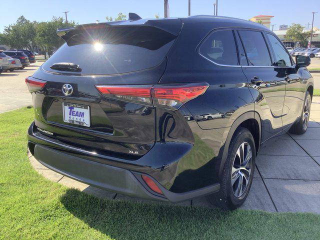 used 2022 Toyota Highlander car, priced at $32,933