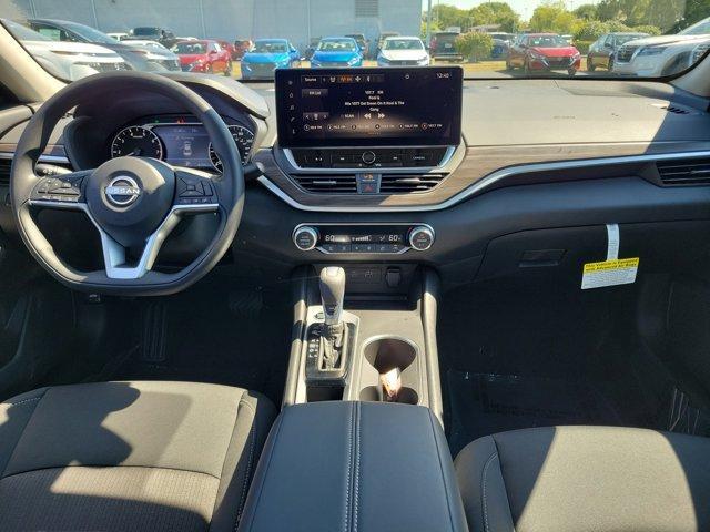 new 2025 Nissan Altima car