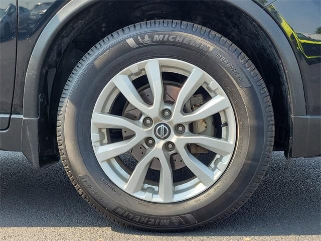 used 2019 Nissan Rogue car, priced at $15,911