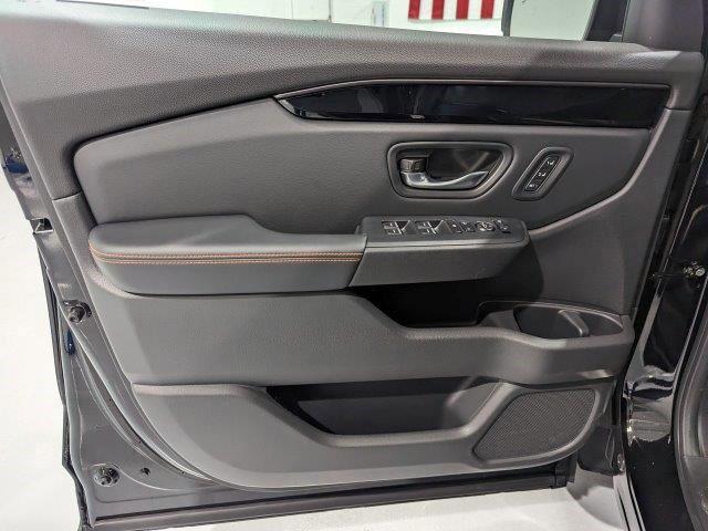 new 2025 Honda Pilot car, priced at $46,833
