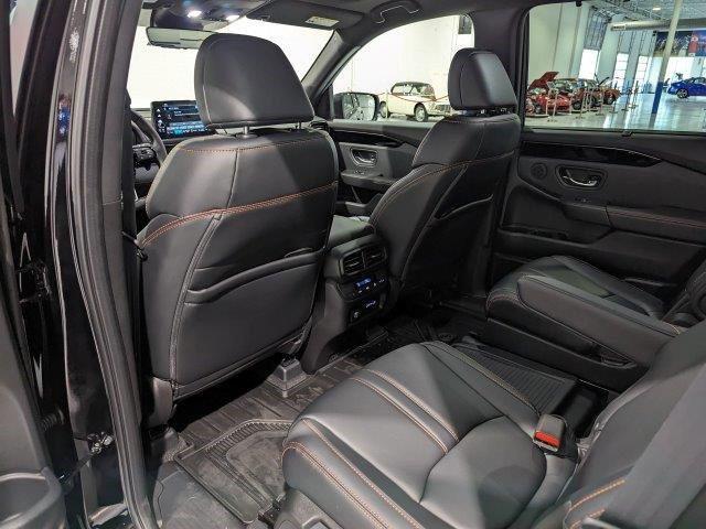 new 2025 Honda Pilot car, priced at $46,833