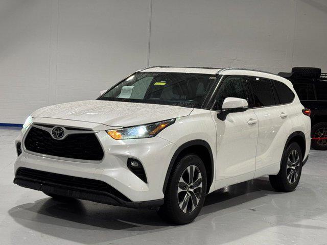 used 2021 Toyota Highlander car, priced at $33,314