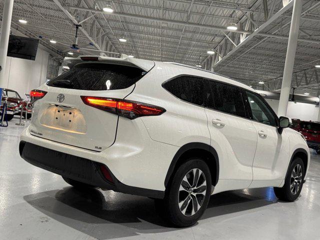 used 2021 Toyota Highlander car, priced at $33,314