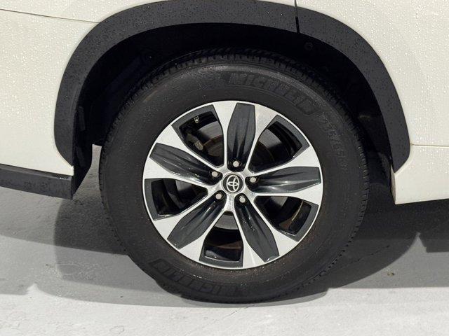 used 2021 Toyota Highlander car, priced at $33,314