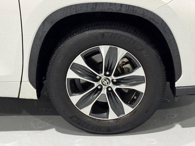 used 2021 Toyota Highlander car, priced at $33,314