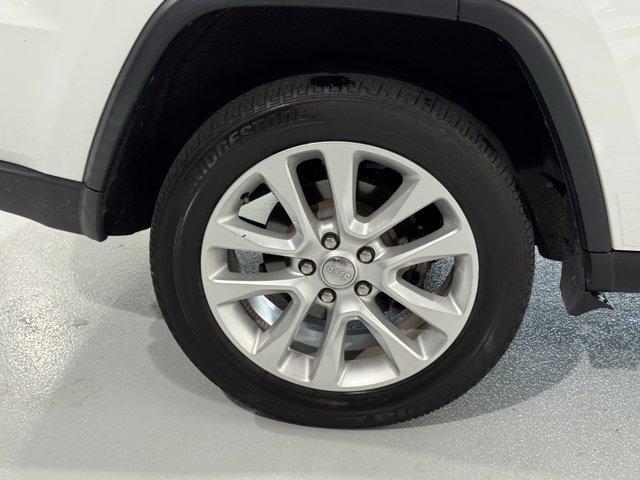 used 2017 Jeep Grand Cherokee car, priced at $13,813