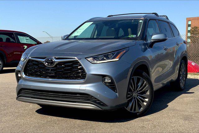 used 2022 Toyota Highlander car, priced at $38,293
