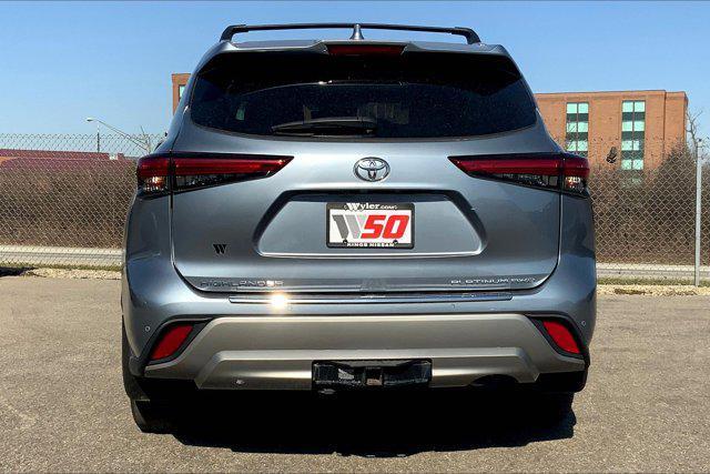 used 2022 Toyota Highlander car, priced at $38,293