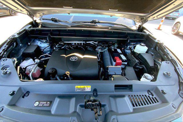 used 2022 Toyota Highlander car, priced at $38,293