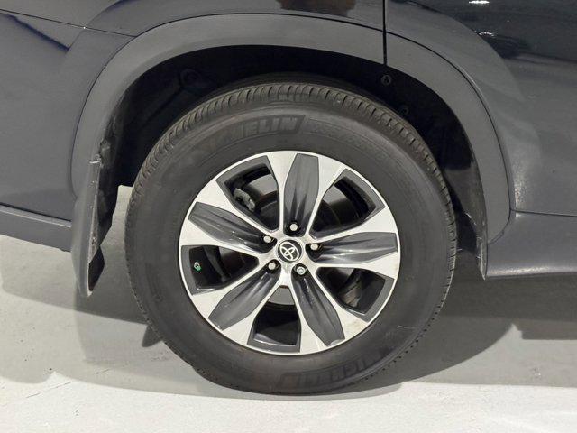 used 2023 Toyota Highlander car, priced at $35,839