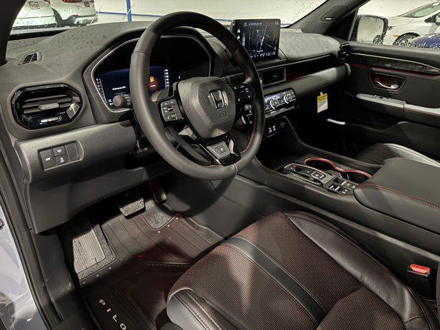 new 2025 Honda Pilot car, priced at $54,715