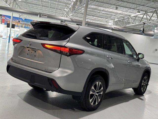 used 2022 Toyota Highlander car, priced at $35,212