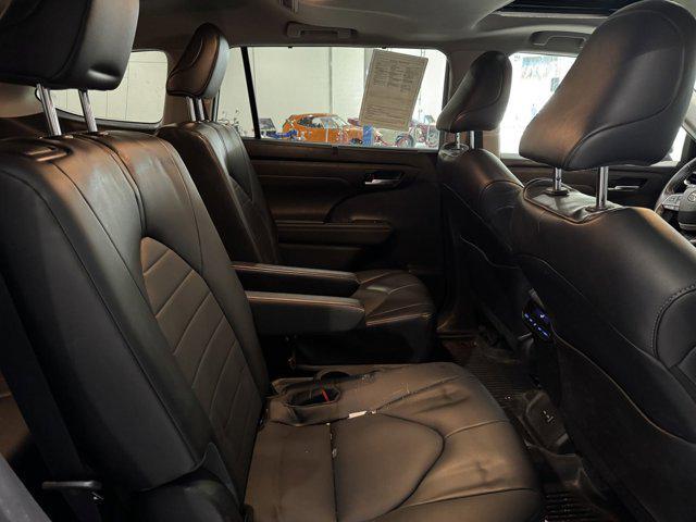 used 2022 Toyota Highlander car, priced at $35,212