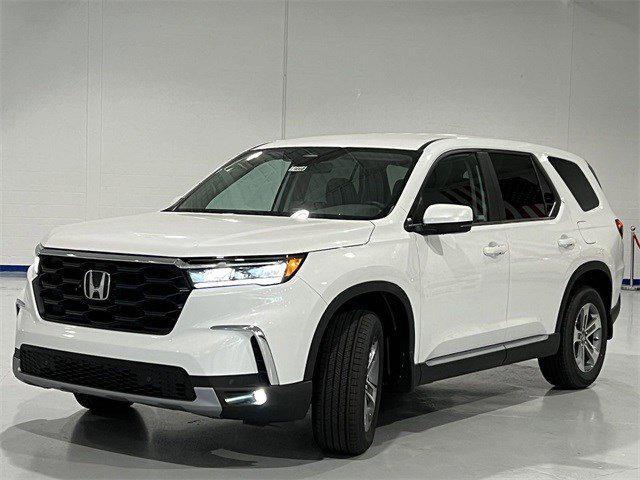 new 2025 Honda Pilot car, priced at $45,576