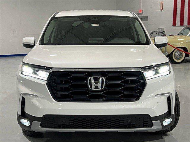 new 2025 Honda Pilot car, priced at $45,576