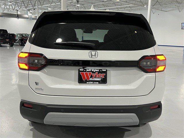 new 2025 Honda Pilot car, priced at $45,576