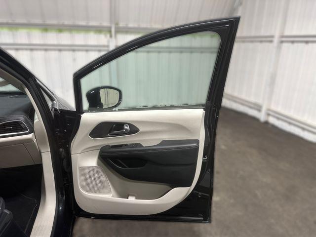 used 2024 Chrysler Pacifica Hybrid car, priced at $29,300