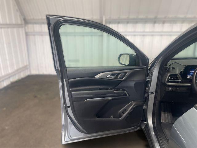 used 2025 Chevrolet Traverse car, priced at $37,000