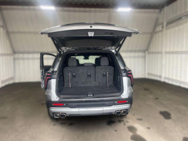 used 2025 Chevrolet Traverse car, priced at $37,000