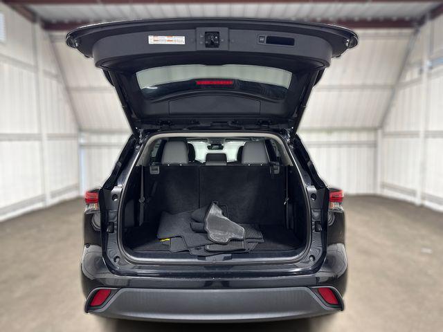 used 2021 Toyota Highlander car, priced at $29,000